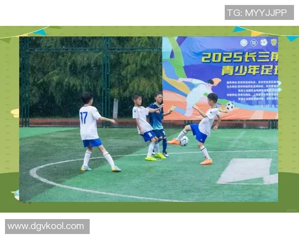 班级足球明星风采展示与精彩瞬间分享活动策划方案