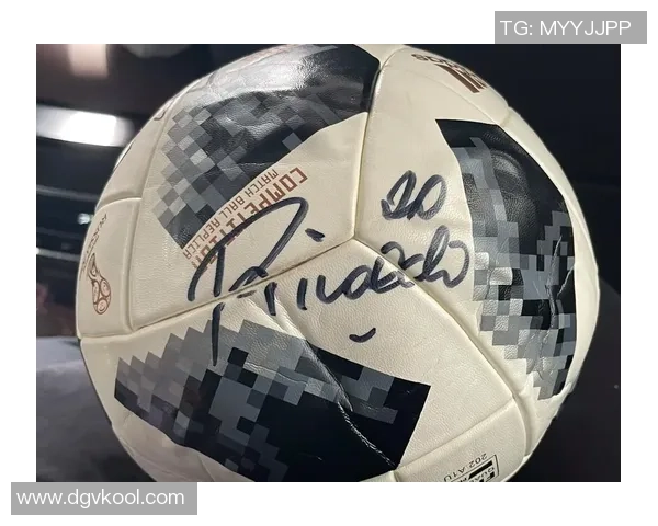 足球明星卡签名小书揭秘足球传奇背后的故事与激情